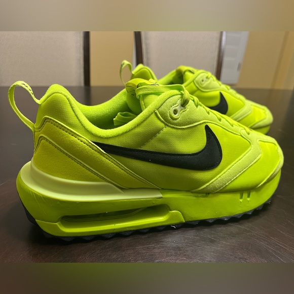 New Nike Air Max Dawn Volt Black Sneaker Shoes - Picture 4 of 13